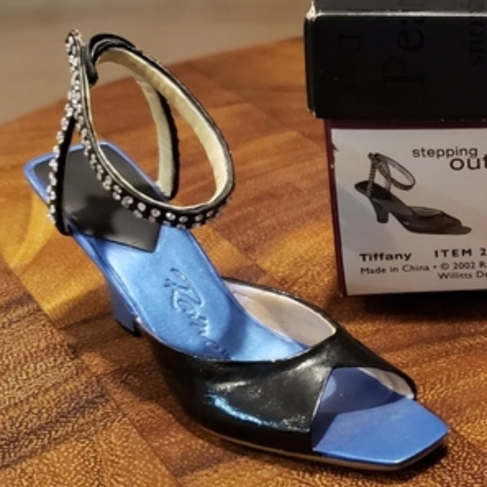 Just the Right Shoe,  Tiffany, 25346, 2002